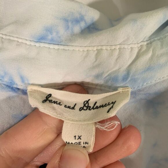 Jane Delancey Blouse Women's 1X White Blue Tie Dye Button Up Short Sleeve - Picture 2 of 9